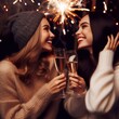 zwei Frauen stoßen mit Sekt auf das neue Jahr an