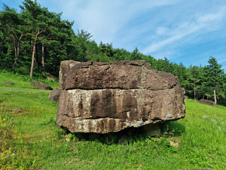 Canvas Print - It is a large dolmen.