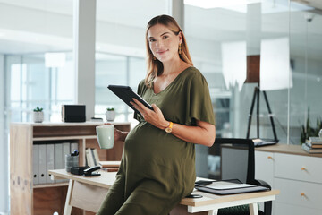 Aufkleber - Portrait, tablet and a pregnant woman in her office and smile with maternity leave from work. Business, tech and pregnancy with a happy young employee or mother in the workplace for research