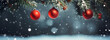 Weihnachten und Neujahr Feiertage Konzept. Rote Kugeln auf Tannenzweigen, Winter verschneite Kulisse. festliche Wintersaison Hintergrund. Vorlage für Design, Banner, Copy Space
