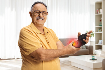 Canvas Print - Mature man in pain wearing an elastic wrist bandage