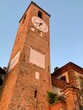 Antica torre dell'orologio di Neive, grazioso paese delle Langhe