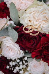 Wall Mural - Beautiful wedding rings and flowers close up, macro photo