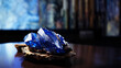 Wertvoller rießiger Blauer Saphir Hope Diamant ungeschliffen im Rohstand Querformat für Banner, ai generativ