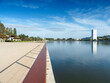 Vichy au fil de l'Allier. Magnifique plateforme aménagée sur la rive gauche du Lac d'Allier entre le Palais du Lac, la Tour des Juges et le Pont de l'Europe
