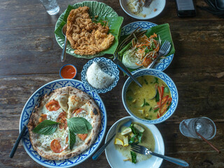 food drink meal freshness healthy eating vegetable ready to eat lunch dinner breakfast thailand siam food soup spice traditional culture pepper sauce herb restaurant delicious savory onion rice salad 