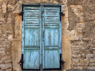 Wall Mural - Volets bleus d'une maison.