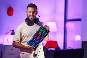 Canvas Print - Young hispanic man streamer smiling confident holding keyboard computer at gaming room