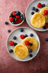 Canvas Print - Cottage cheese cakes with fresh berries