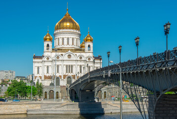 Wall Mural - Cathedral of Christ the Savior (Khram Khrista Spasitelya) and Patriarshy bridge, Moscow, Russia