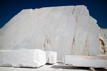 Documentation of the extraction of white marble