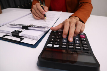 A businessman is calculating the profit of online sales from a graph.