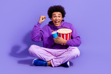 Canvas Print - Full size photo of ecstatic person wear stylish pullover hold popcorn soda cup watch football match isolated on purple color background