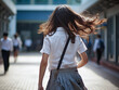 通学する日本の女子高校生