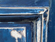 Alte blaue Tür, für die neue Lackierung abgeschliffen