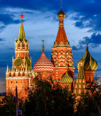 Wall Mural - Cathedral of Vasily the Blessed (Saint Basil's Cathedral) and Spasskaya Tower of Moscow Kremlin on Red Square at sunset, Moscow, Russia