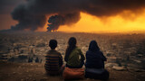 Fototapeta  - scène dramatique d'une famille de réfugiés qui fuit et regarde leur ville en guerre sous les bombardements