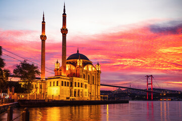 Wall Mural - Beautiful sunset on the Ortakoy Mosque and the Bosphorus, Istanbul, Turkey