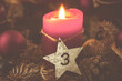 Dekoration mit Adventszahl 3. Advent mit Stern Kerze weihnachtlich retro