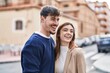 © Krakenimages.com - Mand and woman couple hugging each other at street