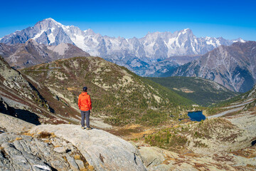 Monte Bianco e Grandes Jorasses sul lago d'Arpy, Val d'Aosta