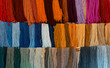 Hilos de lana naturales teñidos de colores distintos, para bordar y tejer. Oaxaca, México cultura Zapoteca