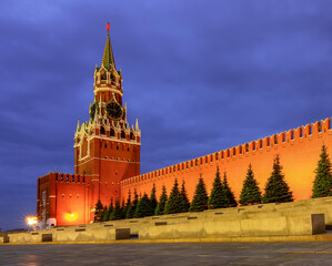 Poster - Spasskaya tower and Kremlin walls on Red Square at night, Moscow, Russia