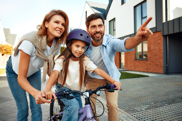 Moving, buying a home. Family shooting.