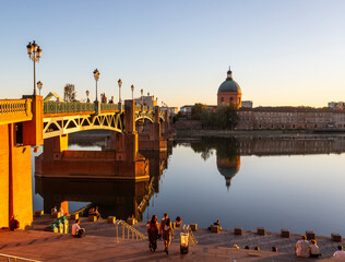 Poster - Bridge of Pont Saint-Pierre with Dôme de La Grave at sunset, Toulouse, France