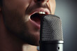 Close-up eines männlichen Mundes, der in ein Mikrofon singt, erstellt mit generativer KI