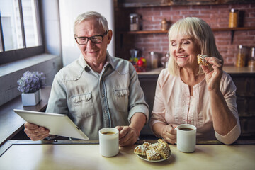 Wall Mural - Old couple in the kitchen