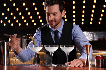 Poster - Bartender preparing fresh alcoholic cocktail in bar