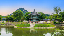 Sunset at the Hyangwonjeong Pavilion in the center of the pond in the Gyeongbokgung palace