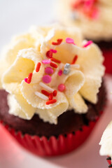 Wall Mural - Red Velvet Cupcakes with White Chocolate Ganache Frosting