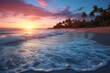 Ruhiger tropischer Strand mit sanften Wellen zum Sonnenaufgang