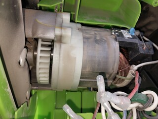 Motor mechanism in the body of an electric cultivator