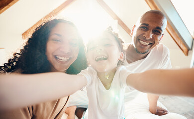 Poster - Family, funny and face selfie in house, bonding and laughing together with sunshine lens flare. Portrait, happy or girl with father, mother and parents with profile picture for memory on social media