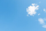 Fototapeta  - 秋のさわやかな青空と白い雲