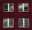 Rotes Haus mit Fenstern