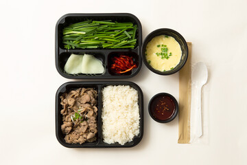 Canvas Print - Bulgogi and vegetable set, delivery packaged food