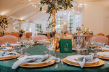 Fototapeta  - Ładnie przyozdobione stoły weselne