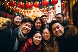 Fototapeta  - Grupo de amigos sonrientes y divertidos celebrando el año nuevo chino en las calles. 