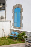 Fototapeta Do pokoju - Maison bretonne et ses muret de pierre au pied d'un charmant petit jardin.