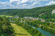 Der Naturpark Altmühltal bei Essing in Niederbayern von oben, Blick auf die Holzbrücke Tatzelwurm über den Main-Donau-Kanal