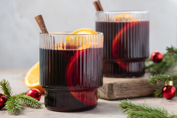 Wall Mural - Spiced citrus mulled wine on white linen surface