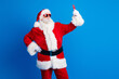 © deagreez - Photo portrait of elderly retired man take selfie photo dressed stylish santa claus costume coat isolated on blue color background