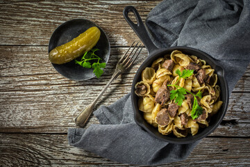 Canvas Print - Italian pasta shells with beef sauce in cast iron pan.