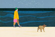 Młoda kobieta w czapce spacer z psem brzegiem plaży na tle wody.