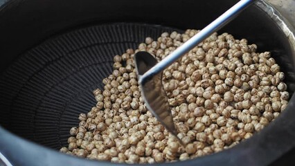 Canvas Print - Roasted chickpea in a large frying pan 