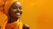 Femme africaine, souriante sur arrière-plan jaune, orange, image avec espace pour texte.